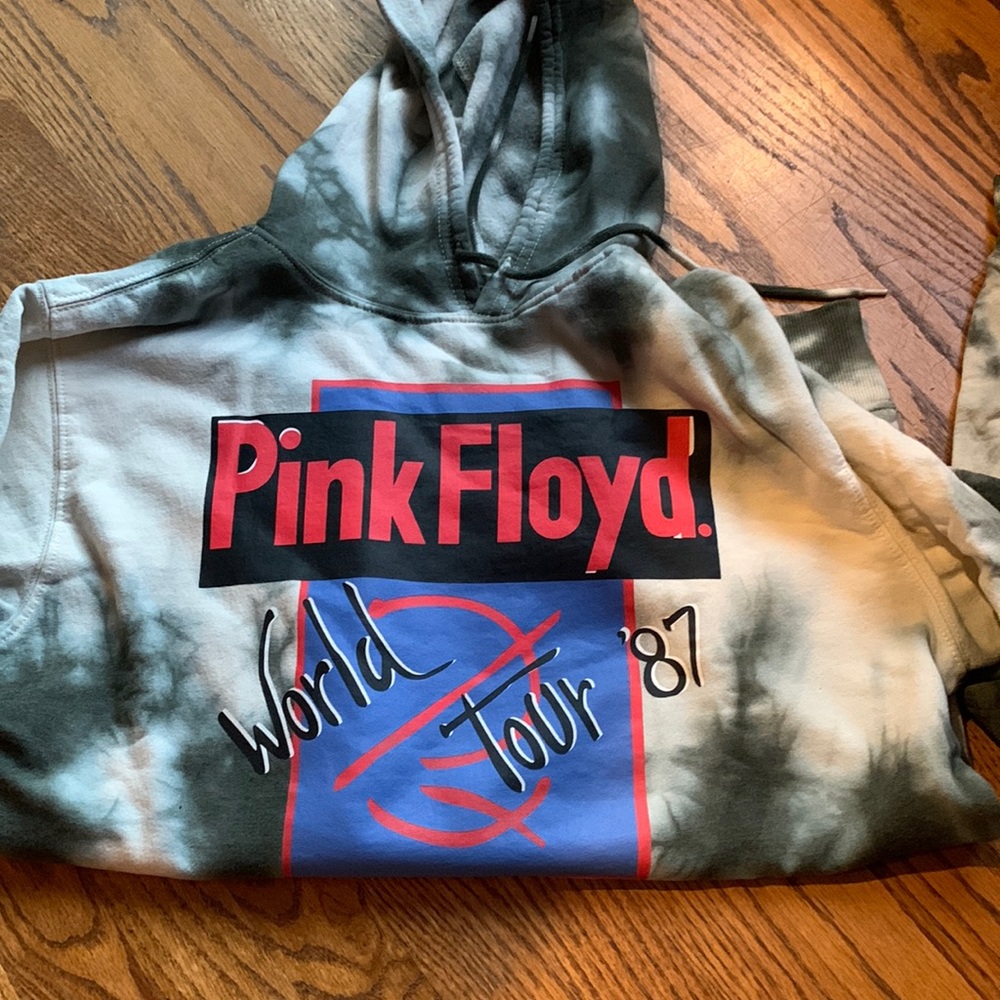 Woman’s tie dyed vintage sweatshirt